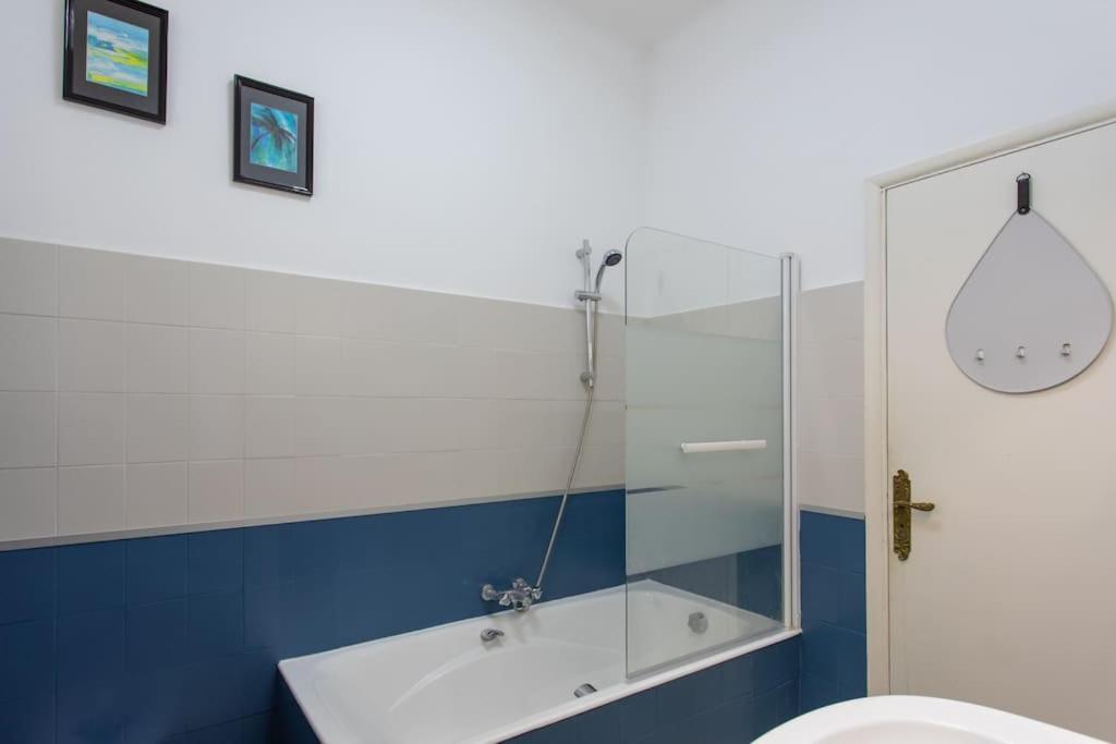 L14 2p Promenade Vue Climatise, Spacieux/ Balcon Apartment